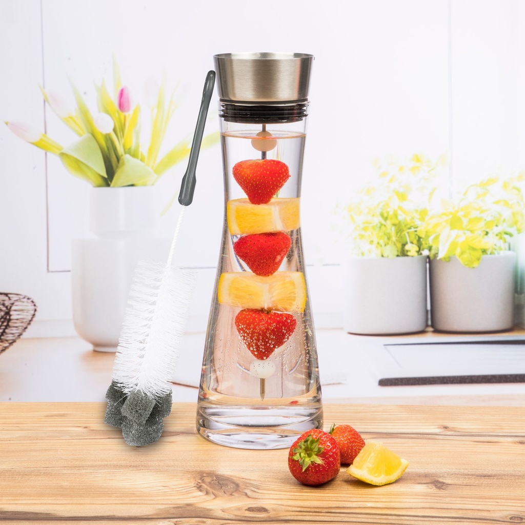 Wasserkaraffe aus Glas mit Früchtespiess und Spülbürste Glaskaraffe